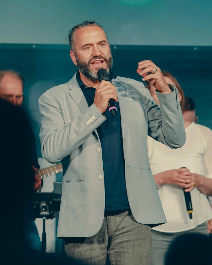 Matthias speaking into a microphone
